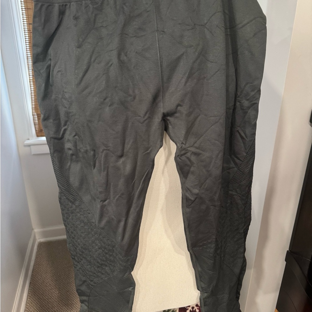 Gray Athletic Leggings - Picture 4 of 6
